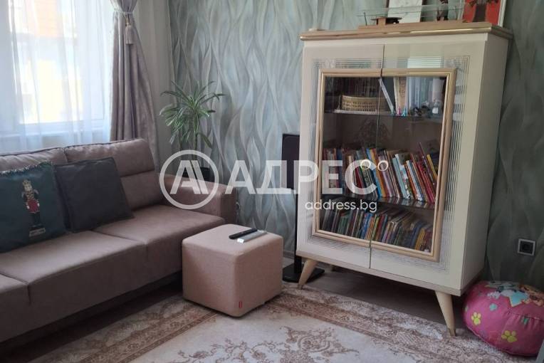 Тристаен апартамент, Варна, Техникумите, 703583, Снимка 1