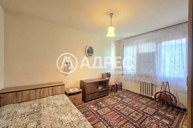 Двустаен апартамент, София, Гео Милев, 700584, Снимка 1