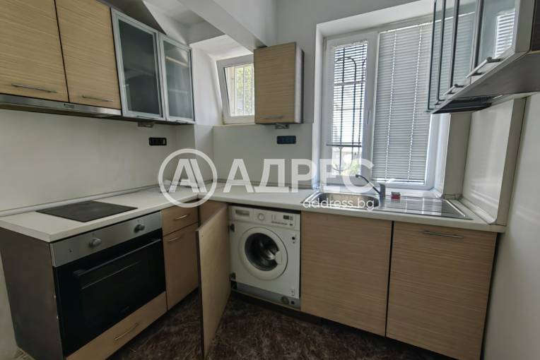 Тристаен апартамент, Варна, Централна поща, 690589, Снимка 1