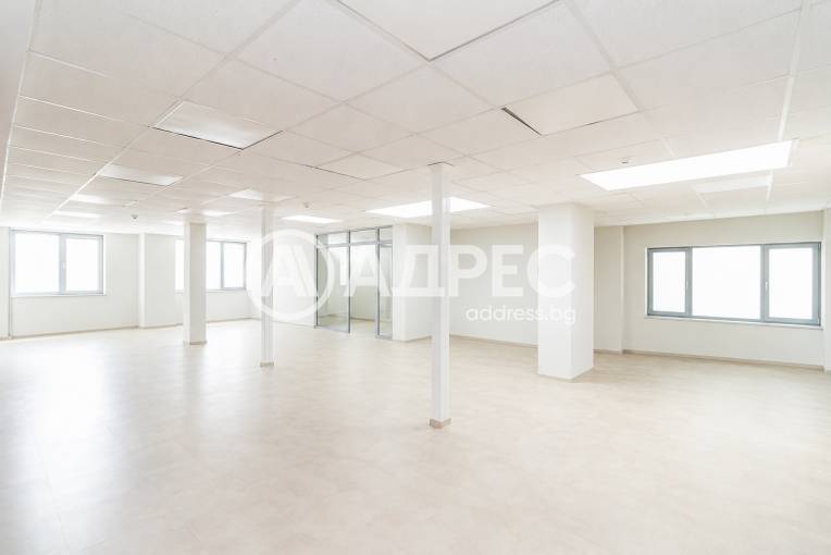 Офис Сграда/Търговски център, Варна, ЖП Гара, 702616, Снимка 1