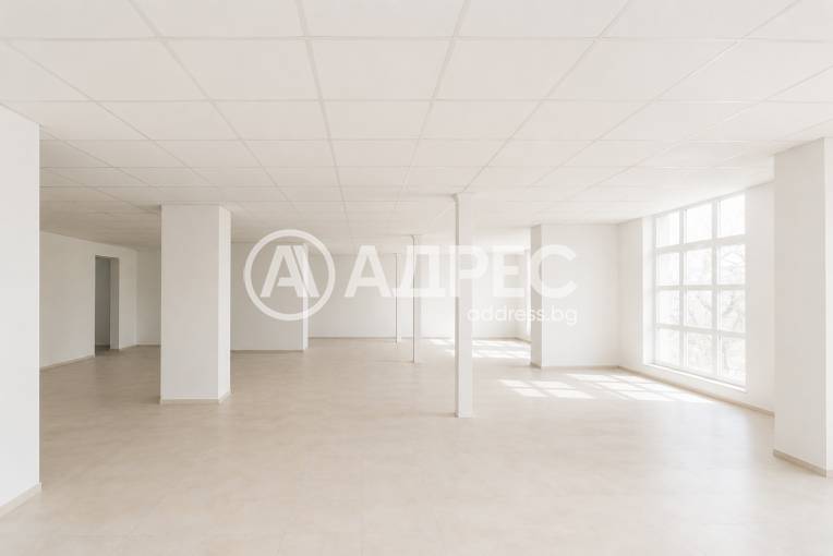 Офис Сграда/Търговски център, Варна, ЖП Гара, 702616, Снимка 4