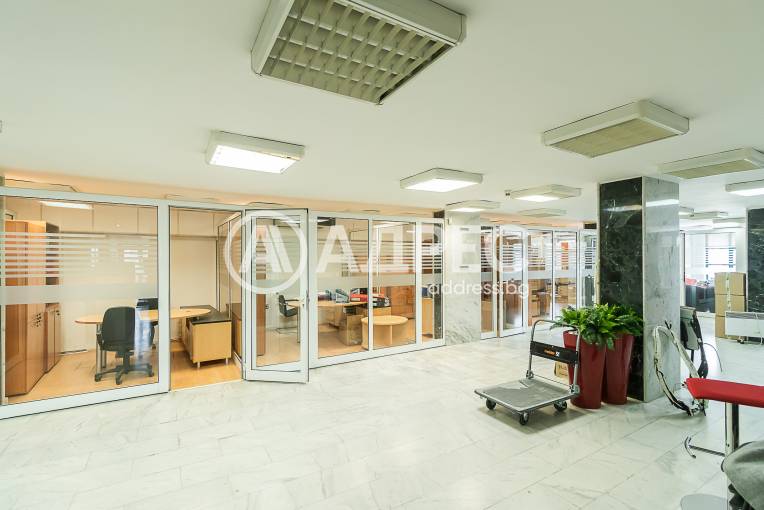 Офис Сграда/Търговски център, Варна, ЖП Гара, 702616, Снимка 7