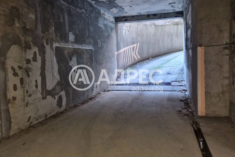 Паркомясто/Гаражна клетка, Варна, Гранд Мол Варна, 685619, Снимка 3