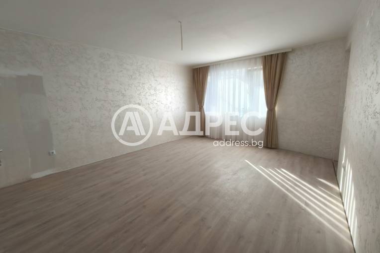 Двустаен апартамент, Варна, Погребите, 677621, Снимка 1