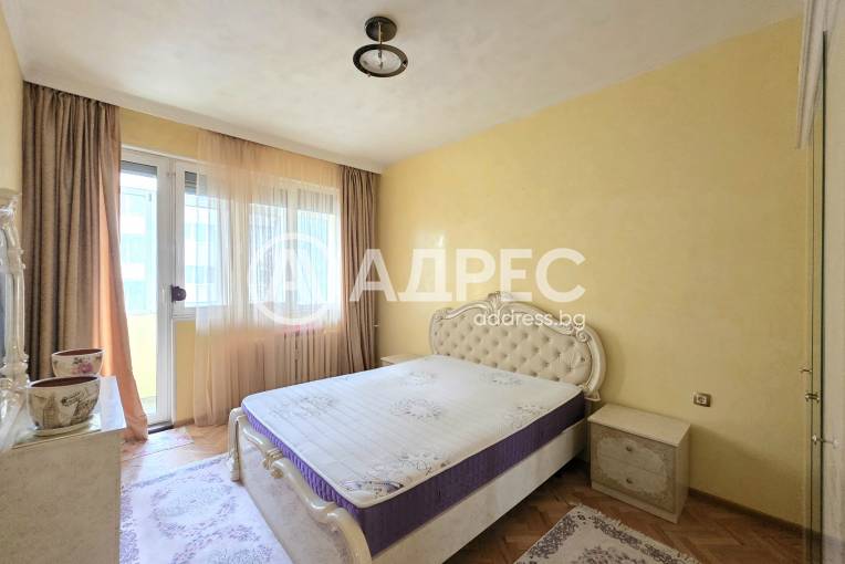 Тристаен апартамент, София, Оборище, 702623, Снимка 1