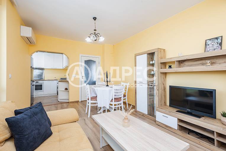 Тристаен апартамент, Варна, Централна поща, 689625, Снимка 1