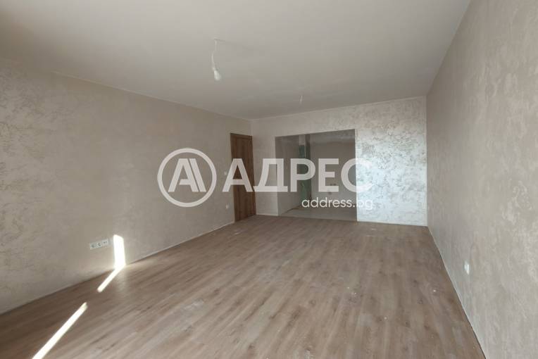 Тристаен апартамент, Варна, Погребите, 677626, Снимка 1