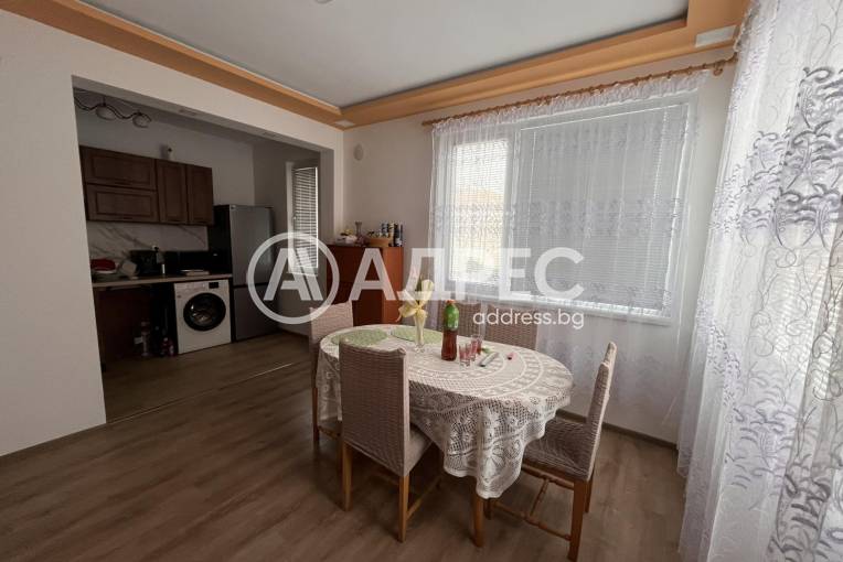 Многостаен апартамент, Нови пазар, 688632, Снимка 1