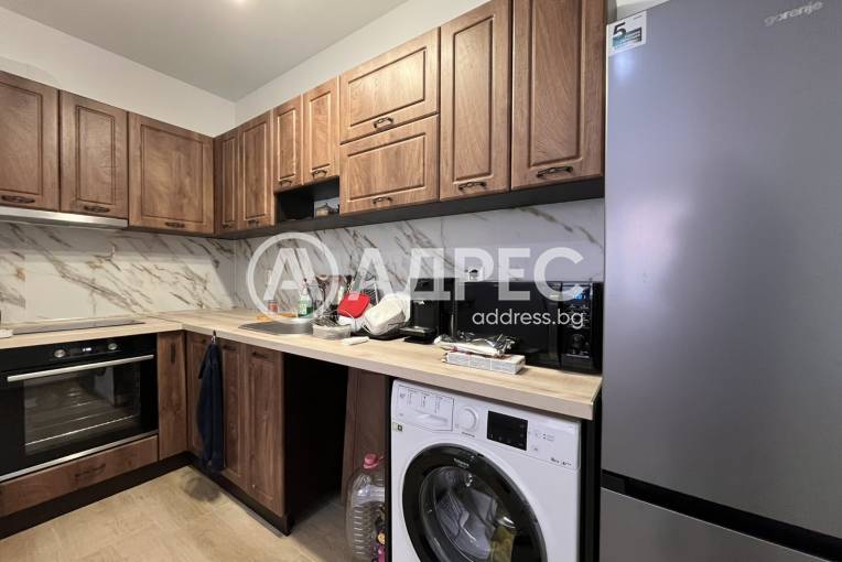 Многостаен апартамент, Нови пазар, 688632, Снимка 2