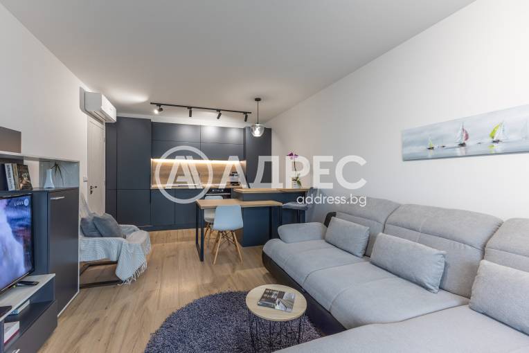 Двустаен апартамент, Варна, к.к. Св.Св. Константин и Елена, 688637, Снимка 1