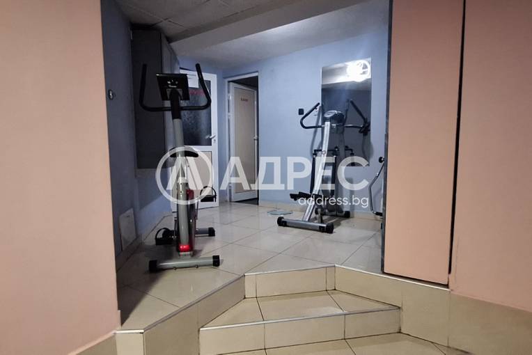 Търговски помещения, Варна, Червен площад, 689639, Снимка 2