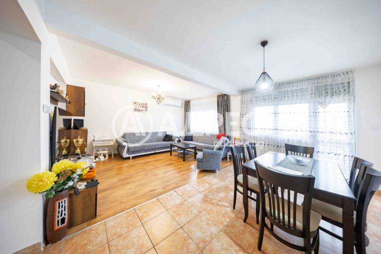 Многостаен апартамент, Ловеч, Младост, 684641, Снимка 1