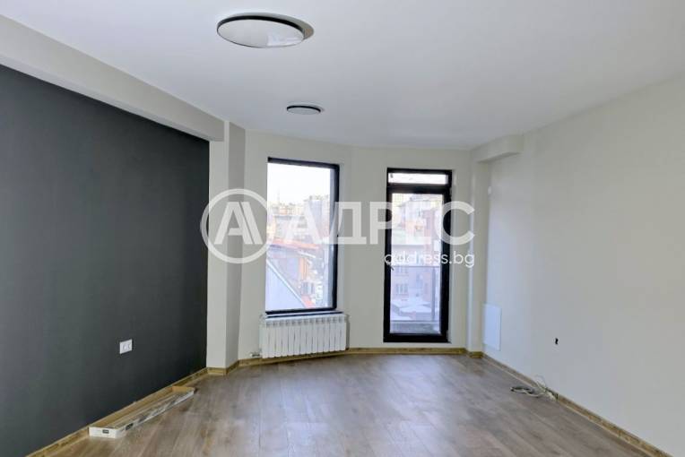 Тристаен апартамент, Плевен, Идеален център, 682643, Снимка 1