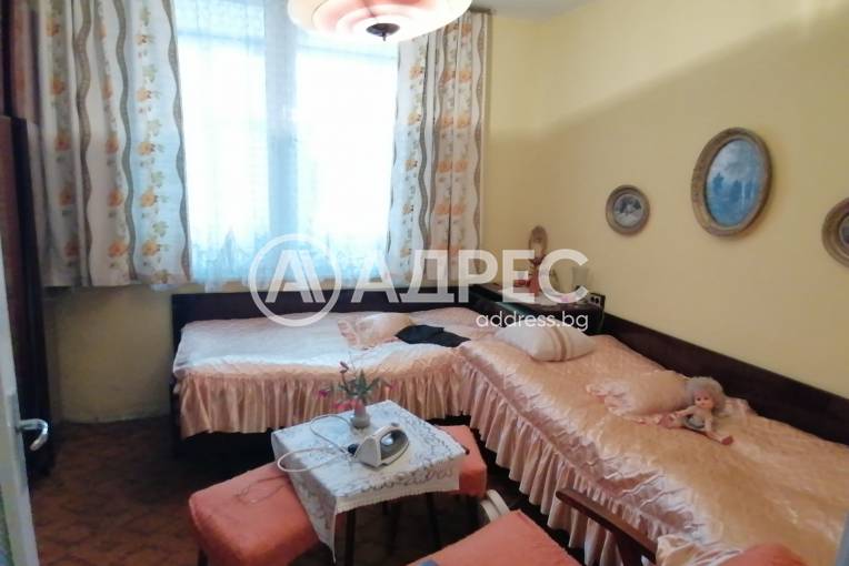 Тристаен апартамент, Шумен, Математическа гимназия, 674646, Снимка 2