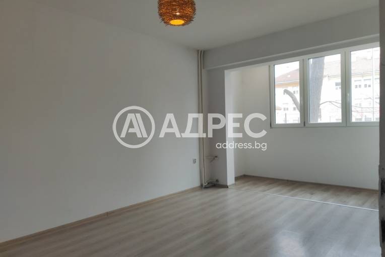 Тристаен апартамент, София, Толстой, 688646, Снимка 1