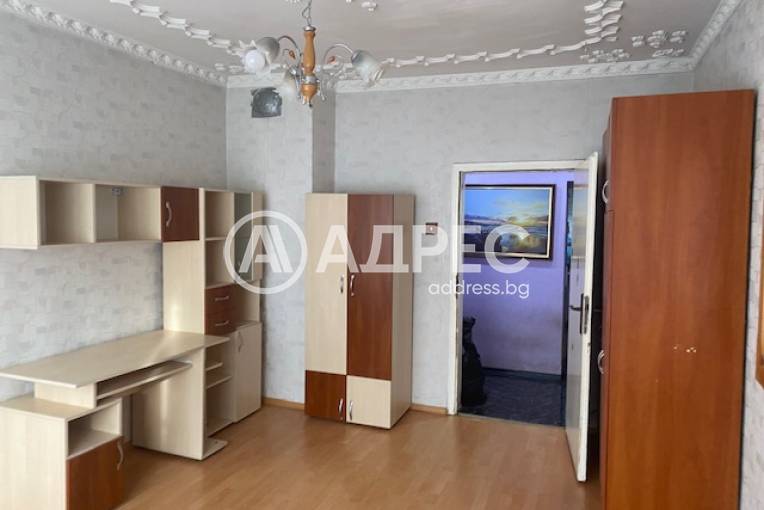 Тристаен апартамент, Добрич, Югоизток, 672647, Снимка 2