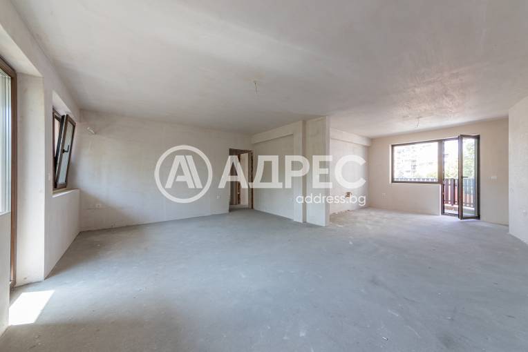 Тристаен апартамент, Добрич, Център, 666650, Снимка 1