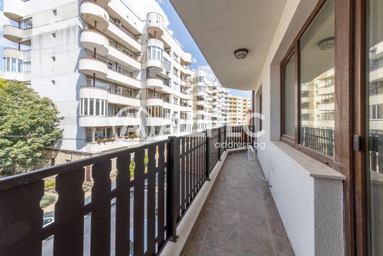 Тристаен апартамент, Добрич, Център, 666650, Снимка 2