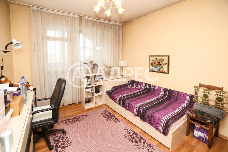 Тристаен апартамент, София, Света троица, 670651, Снимка 1