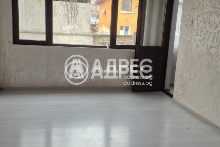 Двустаен апартамент, Карлово, 681653, Снимка 1