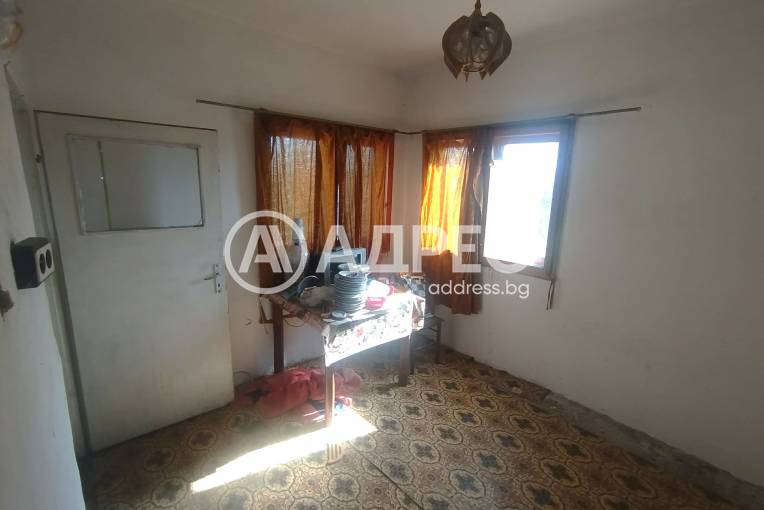 Къща/Вила, Джинот, 686654, Снимка 2