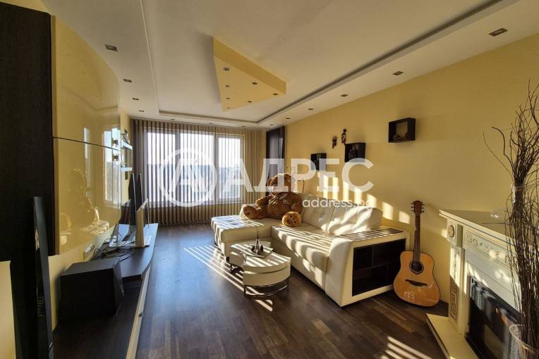 Тристаен апартамент, Русе, Център, 647658, Снимка 1