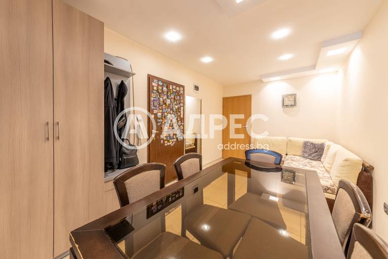 Тристаен апартамент, Варна, Общината, 667669, Снимка 1