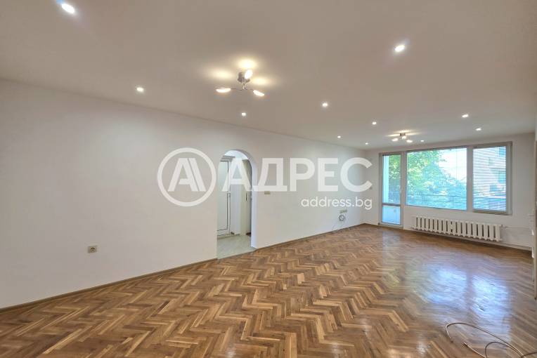 Тристаен апартамент, София, Изток, 667671, Снимка 1