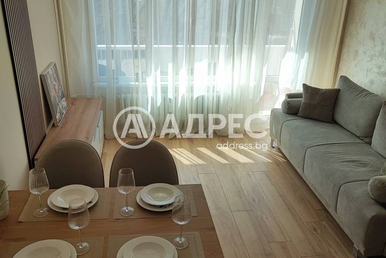 Тристаен апартамент, София, Дружба 1, 687672, Снимка 1