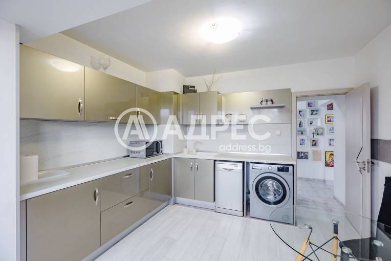 Многостаен апартамент, Варна, Левски, 700674, Снимка 1