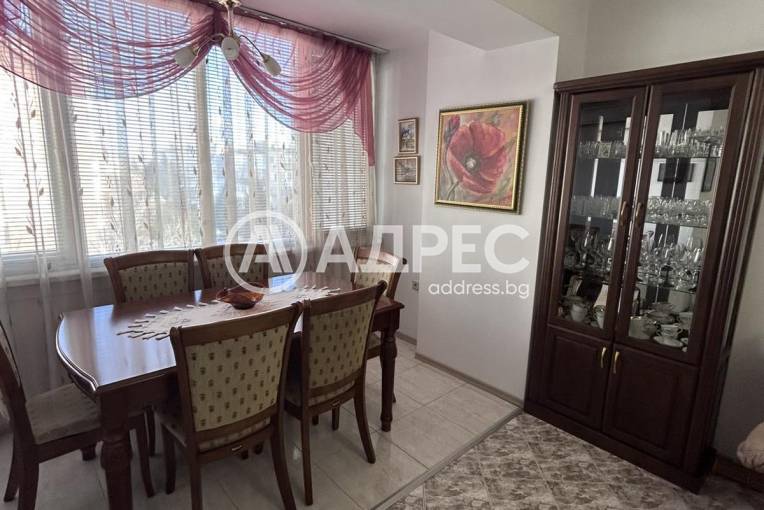 Тристаен апартамент, Велико Търново, Колю Фичето, 677690, Снимка 1