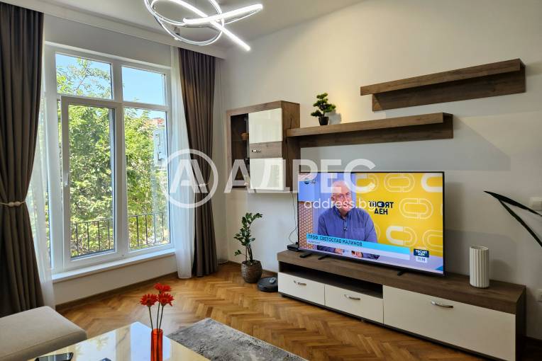 Тристаен апартамент, София, Център, 699707, Снимка 1