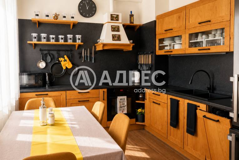 Тристаен апартамент, София, Център, 697713, Снимка 1