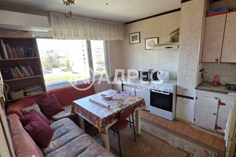 Тристаен апартамент, Велико Търново, Бузлуджа, 686715, Снимка 1