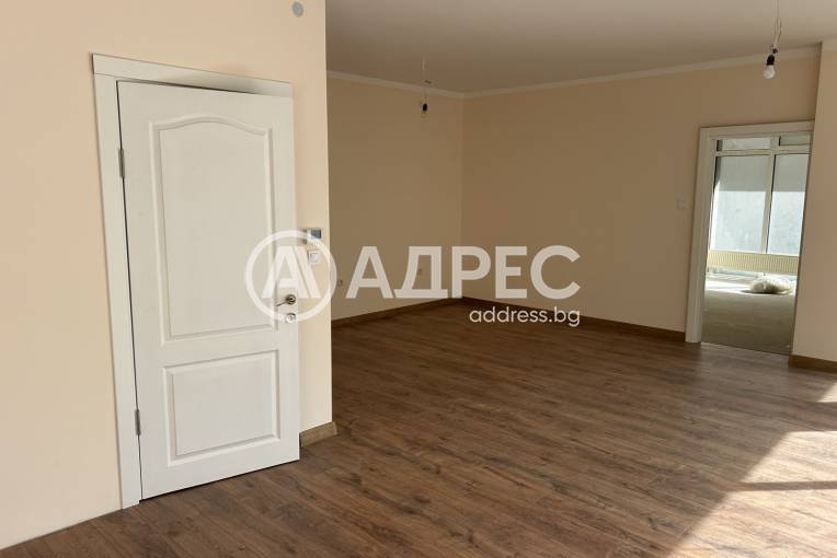 Тристаен апартамент, Велико Търново, Бузлуджа, 686721, Снимка 1