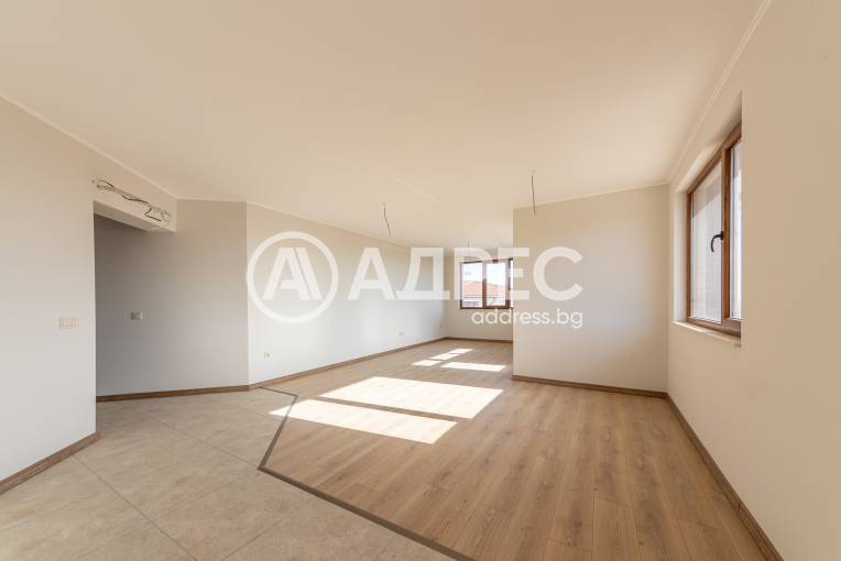 Двустаен апартамент, Варна, Виница, 670725, Снимка 1