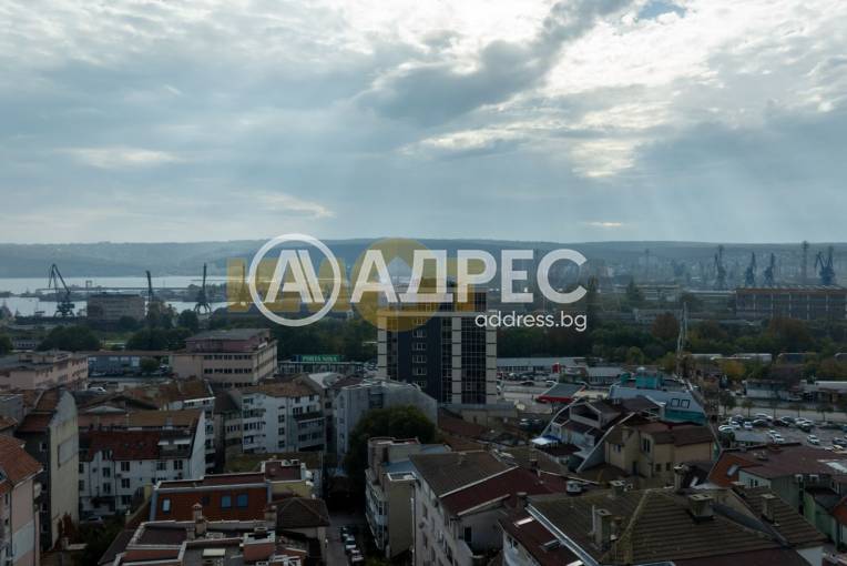 Тристаен апартамент, Варна, Операта, 679747, Снимка 1