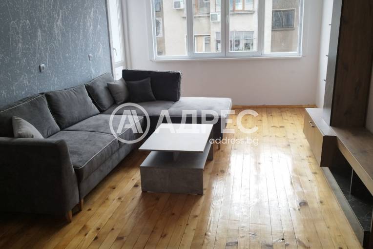 Тристаен апартамент, Благоевград, Орлова чука, 674749, Снимка 1