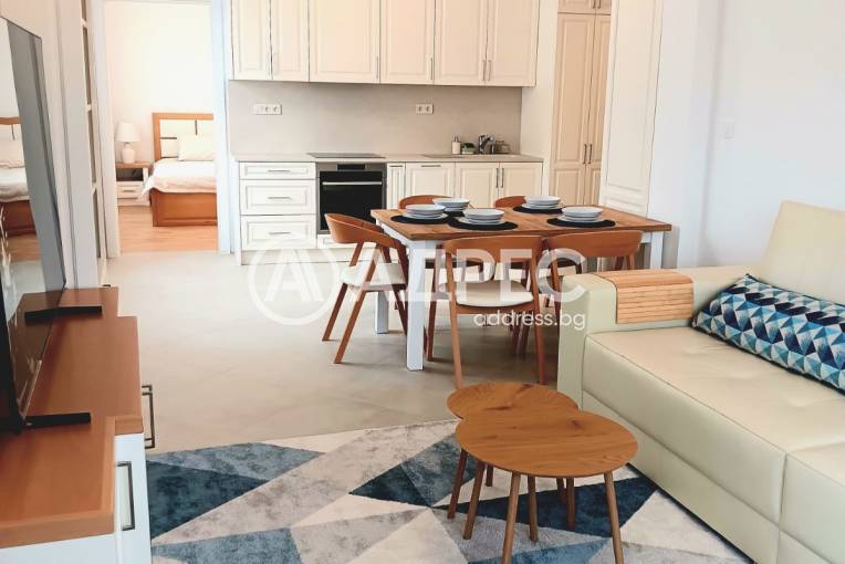 Тристаен апартамент, София, Център, 676756, Снимка 1