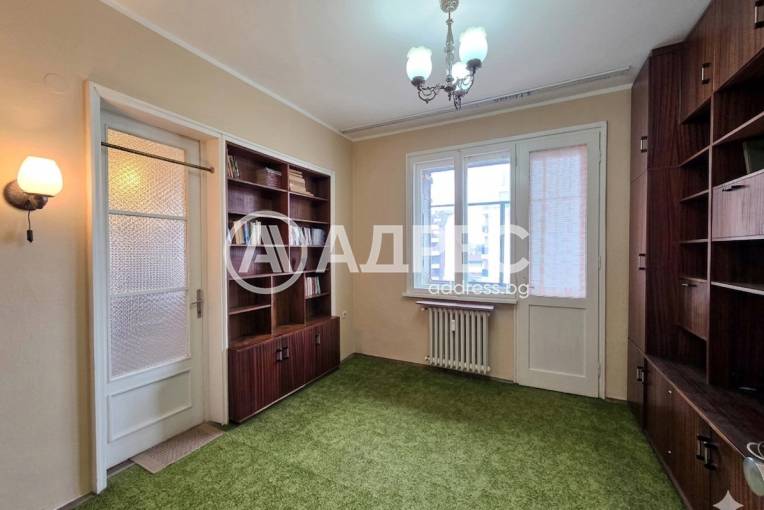 Тристаен апартамент, София, Център, 694770, Снимка 1
