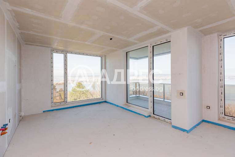 Тристаен апартамент, Варна, Галата, 676774, Снимка 1