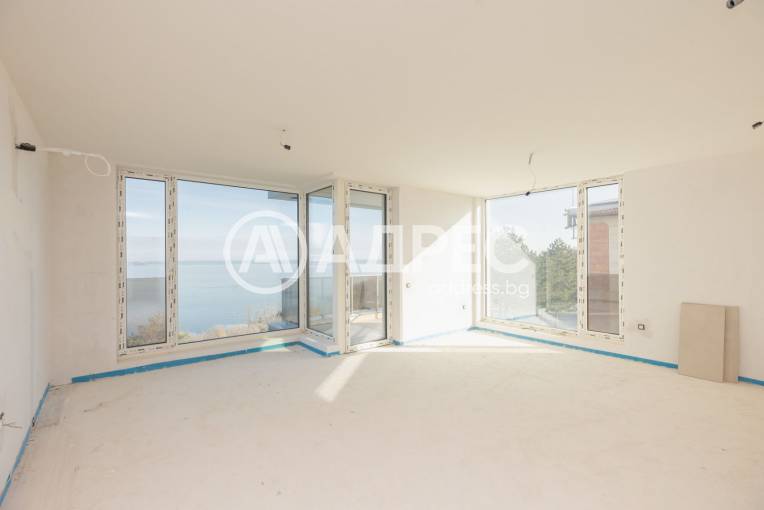 Тристаен апартамент, Варна, Галата, 676779, Снимка 1