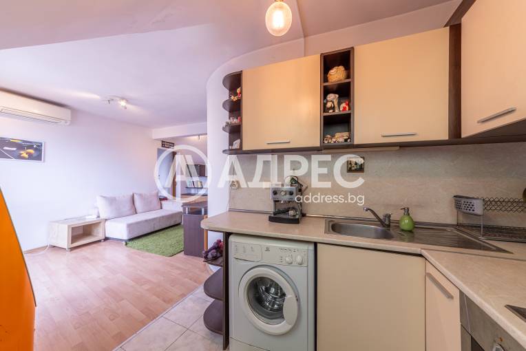 Тристаен апартамент, Варна, Базар "Левски", 682780, Снимка 1