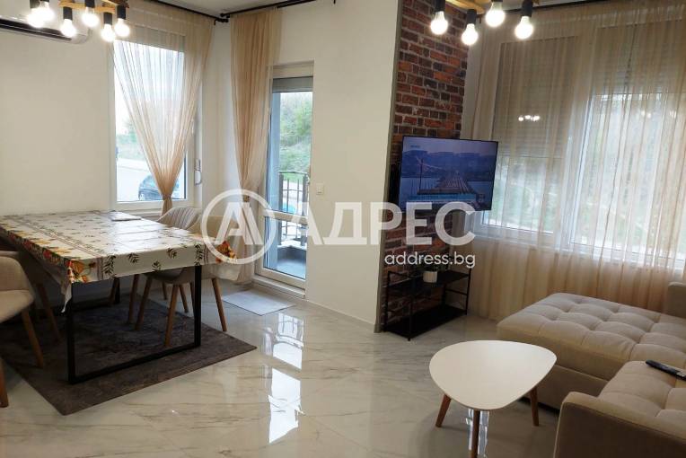 Тристаен апартамент, Благоевград, Ален мак, 690786, Снимка 1