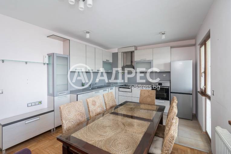 Многостаен апартамент, Варна, Червен площад, 702792, Снимка 1