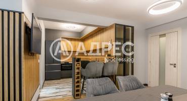 Тристаен апартамент, Варна, Централна поща, 689795, Снимка 1