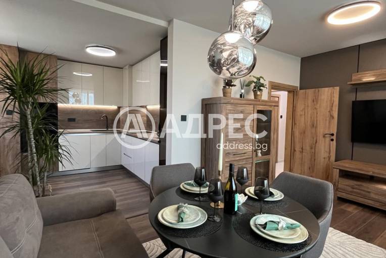 Тристаен апартамент, Варна, Червен площад, 702805, Снимка 1