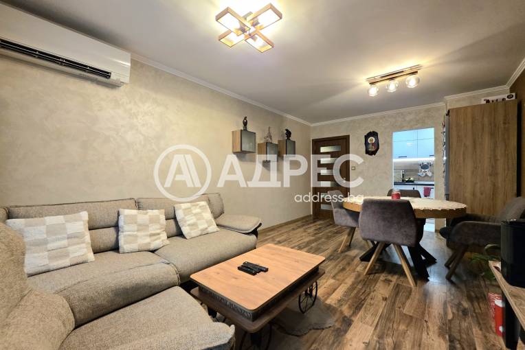 Тристаен апартамент, София, Люлин 2, 689808, Снимка 1