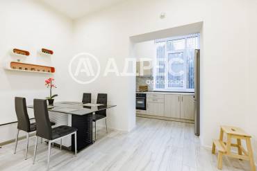 Тристаен апартамент, Варна, Идеален център, 694808, Снимка 1