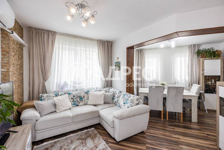 Тристаен апартамент, Варна, Погребите, 667809, Снимка 1